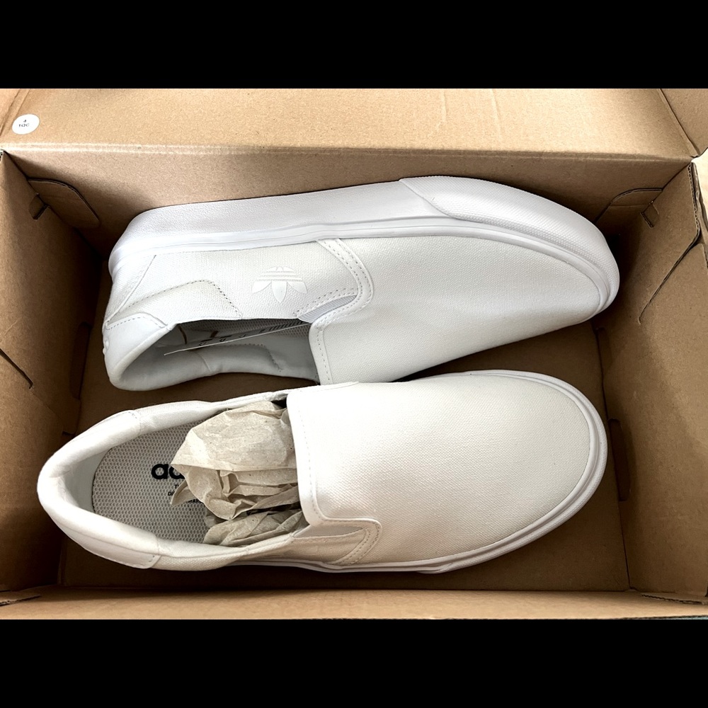 NWT Adidas white court rallye slip
